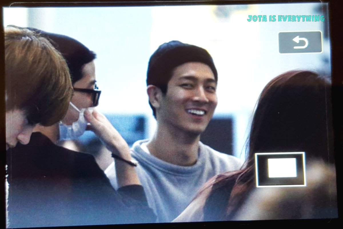 jota_everything's tweet photo. 170220 [preview] 하네다공항 출국
#매드타운 #조타 #MADTOWN #JOTA 
#종화좋다 😌😌😌(@MADTOWN_GNI) https://t.co/9gEnr8DjCk