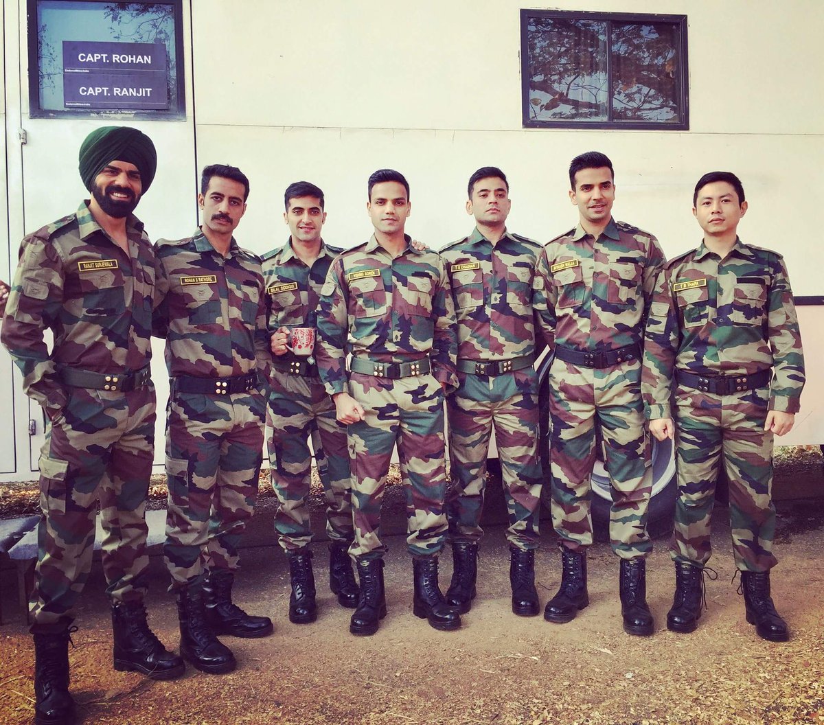 iamAlae's tweet photo. Oh hey ... hey there #ArmyOfficer 😉  All the best @Akshay0beroi ✌
Have a wonderful week ahead!

PS: My love to the mom-to-be💕Bless you all! https://t.co/NKrVUxpIyc
