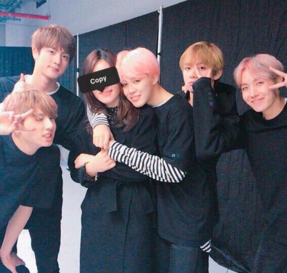 Jiminiecath's tweet photo. A photo of #BTS with Jimin's mother at the Wings Tour in Seoul backstage was posted on Daum. (personal source)
cr: @bangtanitl https://t.co/Hgyo3eHUkn