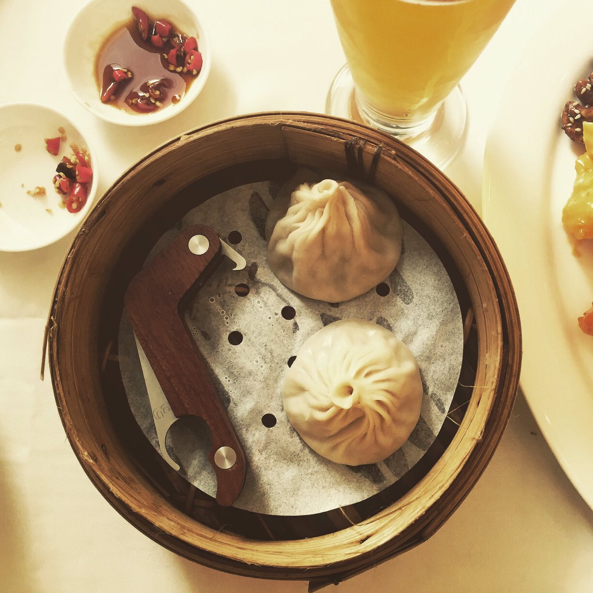 Starting the week with steamed deliciousness.. always time for a cheers 🍺 #craftbeer #dimsum #beerpairing #mondaymotivation #bottleopenerx