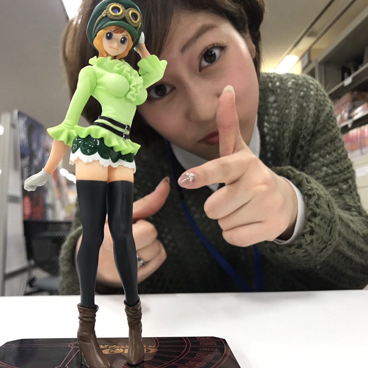 One Pieceスタッフ 公式 バンダイの柴田さんが捨て身の変顔で フィギュアーツzero コアラ One Piece Film Gold Ver を持ってきてくださいました こちらの絶対領域は魅力的なコアラ 受注受付は本日23時まで T Co
