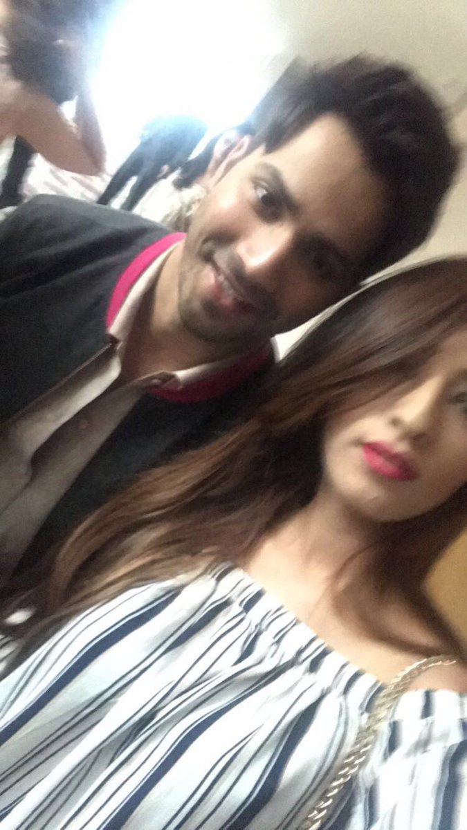 Anchor_Mehak's tweet photo. #AboutToday- with Badri @Varun_dvn &amp; his dulhaniya @aliaa08 in #Jaipur ! Duo looked awwdorable today ❤ https://t.co/evFI2vb81H