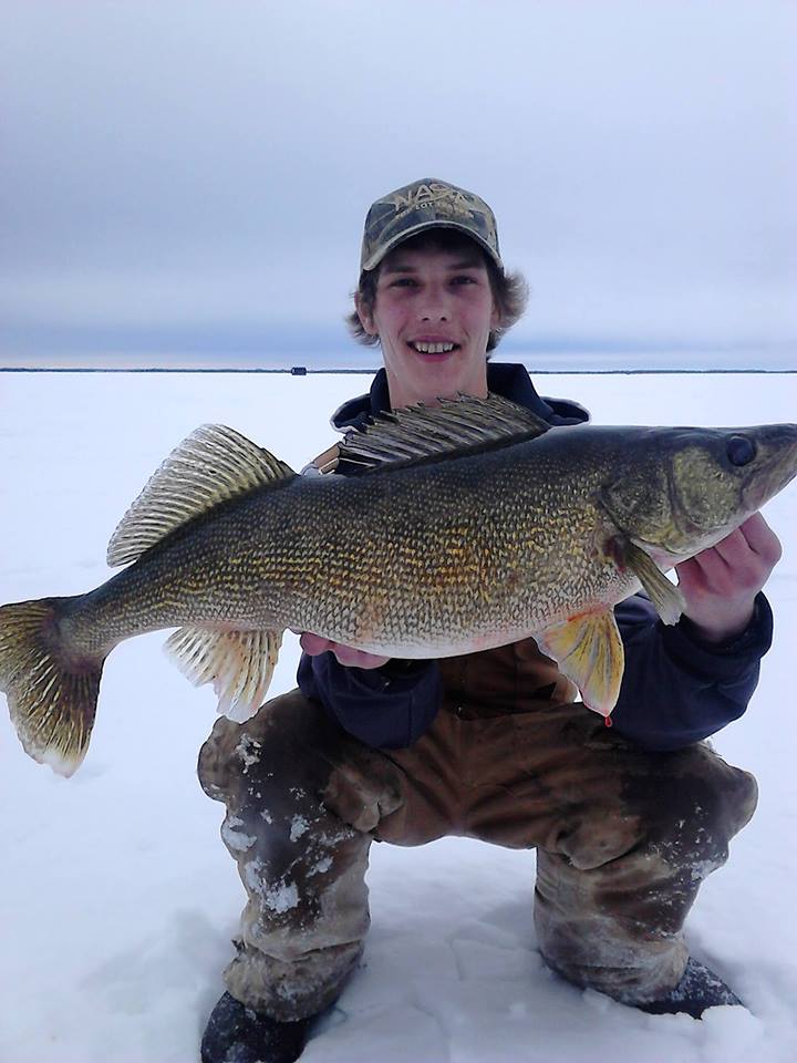 Rylan Nagey,with a huge Lake Tobin,Saskatchewan,Walleye,great pic of a 8 plus pounder!thnx for the share!🇨🇦🤠🍾🐟