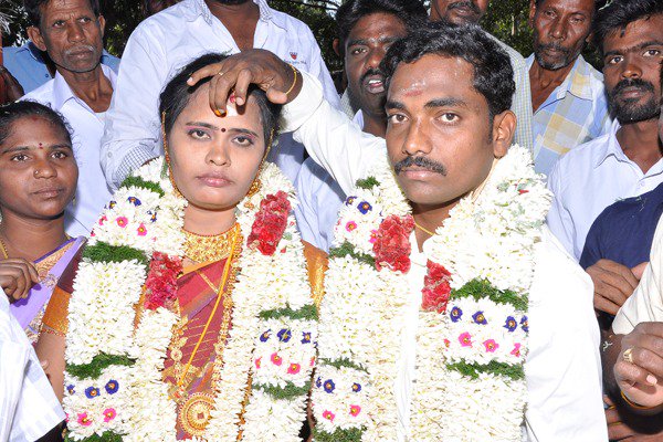 SUNILMUTHU3's tweet photo. 17:02:17அன்று எனது திருமணம் நடைபெற்றது. https://t.co/JffrkmCsW3