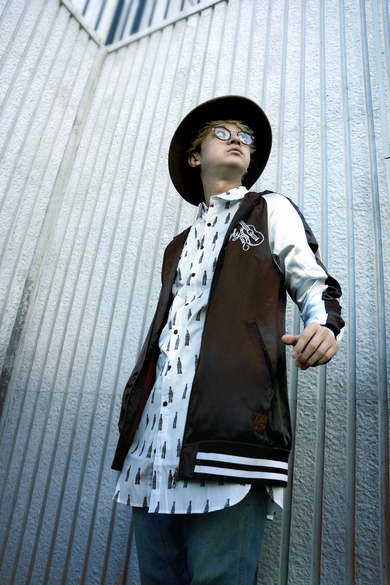Zephyren_'s tweet photo. 【拡散希望】
KEYTALKの皆さんよりコラボスカジャンにサインをいただきました。
リツイートしていただいた方1名様にプレゼントいたします。2着はお茶ガチャに入れさせていただます。 
https://t.co/2uaXKnAddl https://t.co/zPLJ4j5eqQ