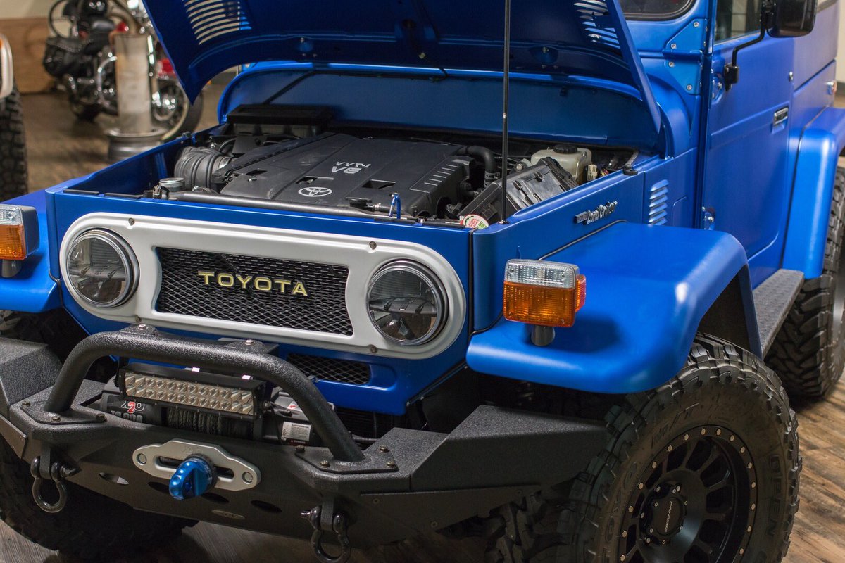 SORS843's tweet photo. Our goal with this build was to seamlessly integrate the classic style of the 1974 FJ40 with the modern comfort and safety of an FJ Cruiser. https://t.co/Wceo1EseCI