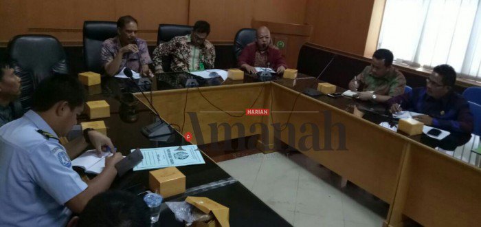HarianAmanah's tweet image. H M Alfajri Zabidi: Maret Semua Paspor Jamaah Harus Tuntas obq.li/vyX #HarianAmanah #Haji #NesUpdate