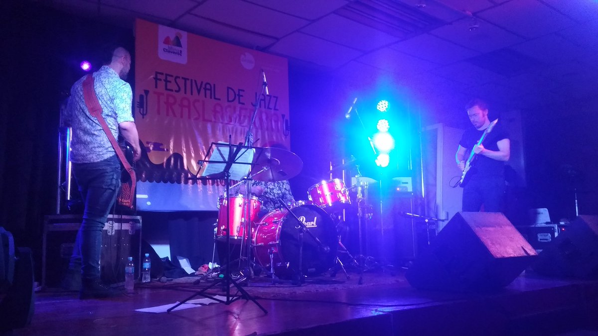 bar_palenque's tweet photo. #FestivaldeJazzTraslasierra 2017.
Trio Primo ( Otero/Arredondo/Verdinelli)
Increíbles! Sigue la Jam Session en Palenque!
#MinaClavero https://t.co/iiTIpzw10g