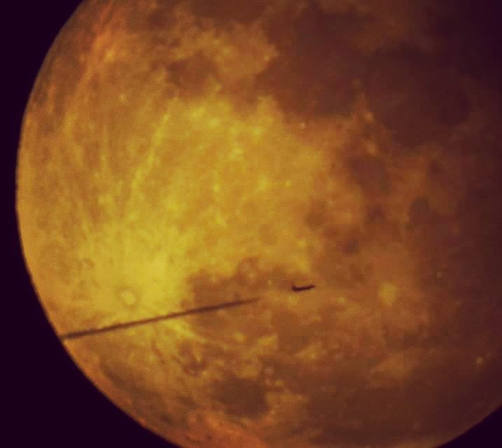 JonnaMaeMusic's tweet photo. @ToTheStarsInc through the telescope https://t.co/RZmth8mNJL