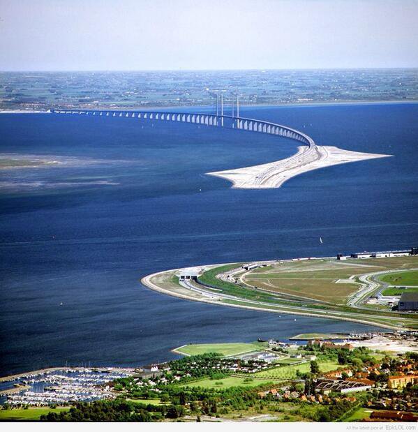 solestudiosing's tweet photo. El Puente entre Dinamarca y Suecia termina en túnel para no interferir con tráfico aéreo de Copenhague. https://t.co/o0QPY57Qy2