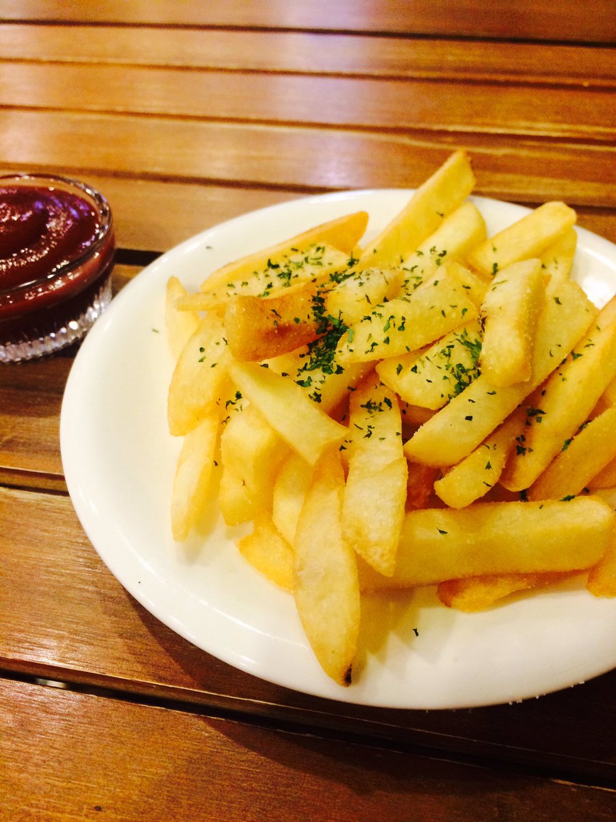 miyu_carp1129's tweet photo. 今日のお昼はハンバーガー屋さんで照り焼きバーガーにチーズ&ベーコントッピング😋🍔✨
旨いぃぃぃぃ~💓💓💓
#JOHNBurger https://t.co/fj4VSY7VUg