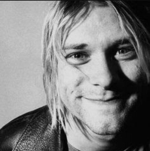 otrechosdorock's tweet photo. "Se meus olhos mostrassem a minha alma, todos, ao me verem sorrir, chorariam comigo."
(Kurt Cobain)
#KurtCobainDay https://t.co/pq37s8age4