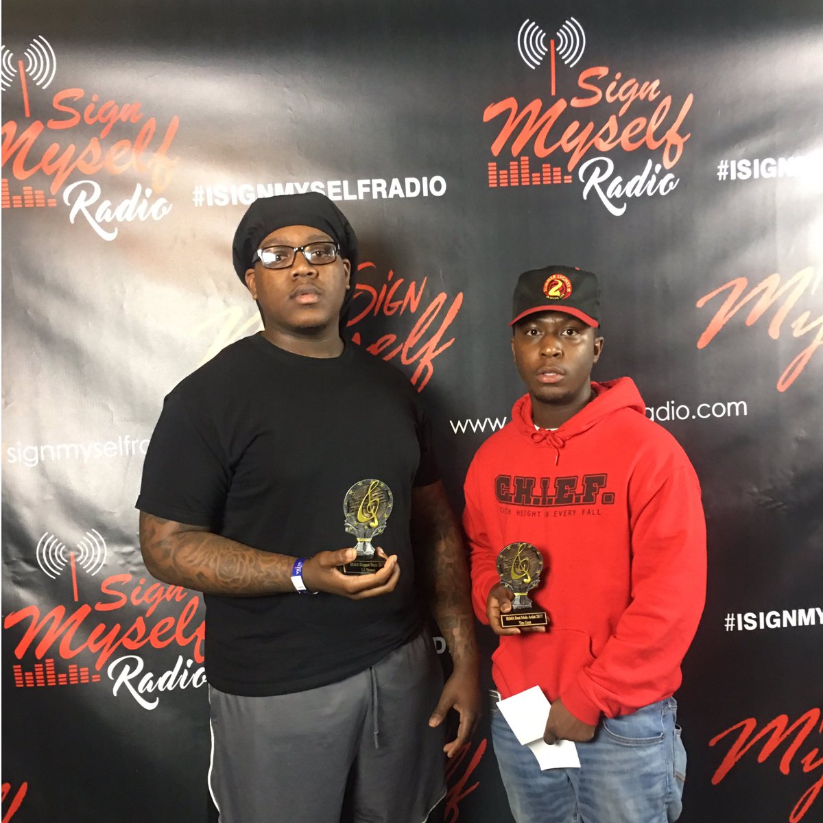 LilStoneyPorno's tweet photo. (Me) Biggest Buzz @Tim_Gent Best Male Artist #TennesseeShit https://t.co/10IpORUjWV