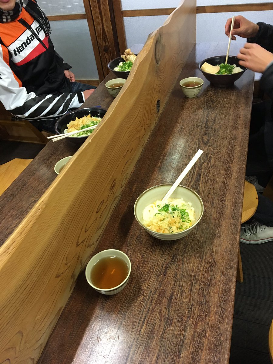 k1sssvx's tweet photo. 雨に降られたうどんツー https://t.co/FVkJwy4ROZ