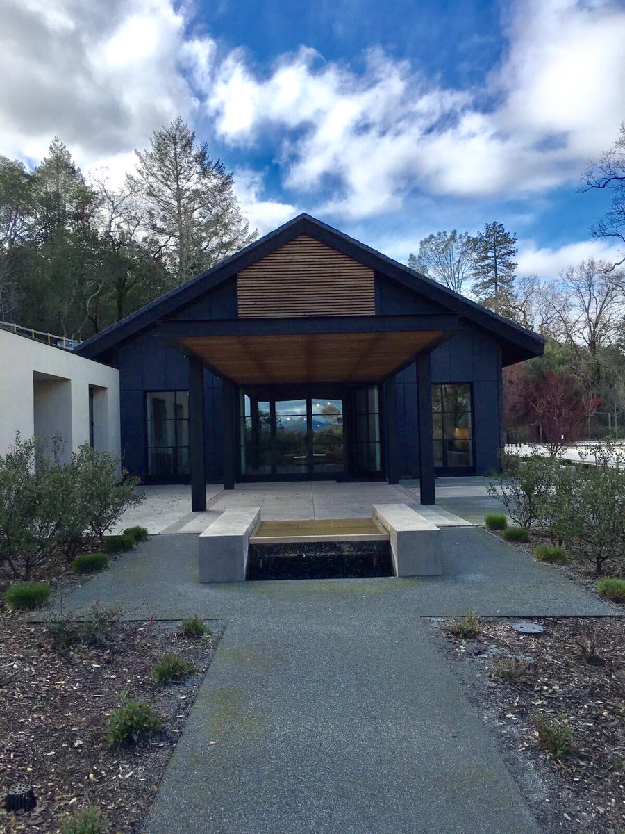 NapaWineSchweiz's tweet photo. NapaWine on Tour: Visit at SINEGAL ESTATE in St. Helena. Top winery with great wines 🙌🏼🙌🏼🙌🏼
#napavalley #wine #wein #vino 
@SinegalEstate https://t.co/UWM0y1VNAG