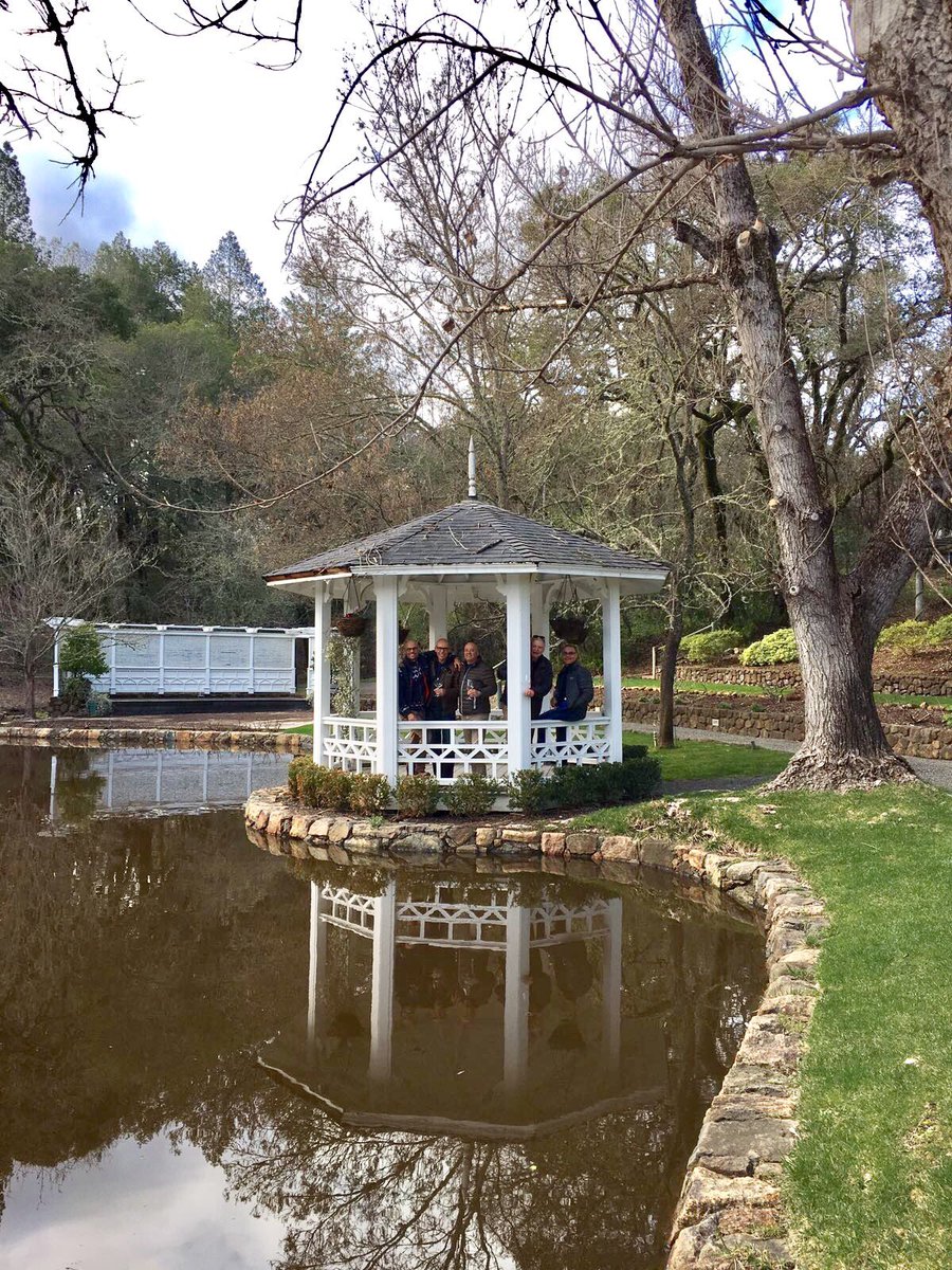 NapaWine on Tour: Visit at SINEGAL ESTATE in St. Helena. Top winery with great wines 🙌🏼🙌🏼🙌🏼
#napavalley #wine #wein #vino 
<a href="/SinegalEstate/">Sinegal Estate</a>