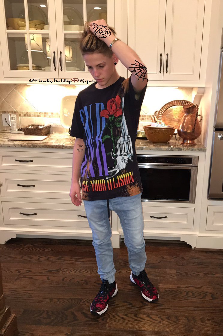 PunkMattyBRaps's tweet photo. @MattyBRaps is growing up before are eyes! 😀Who's diggin' the Punk look?😝
#SoAlive #PunkMattyB #PunkEdit #BFamily https://t.co/S4uzhrEB7t