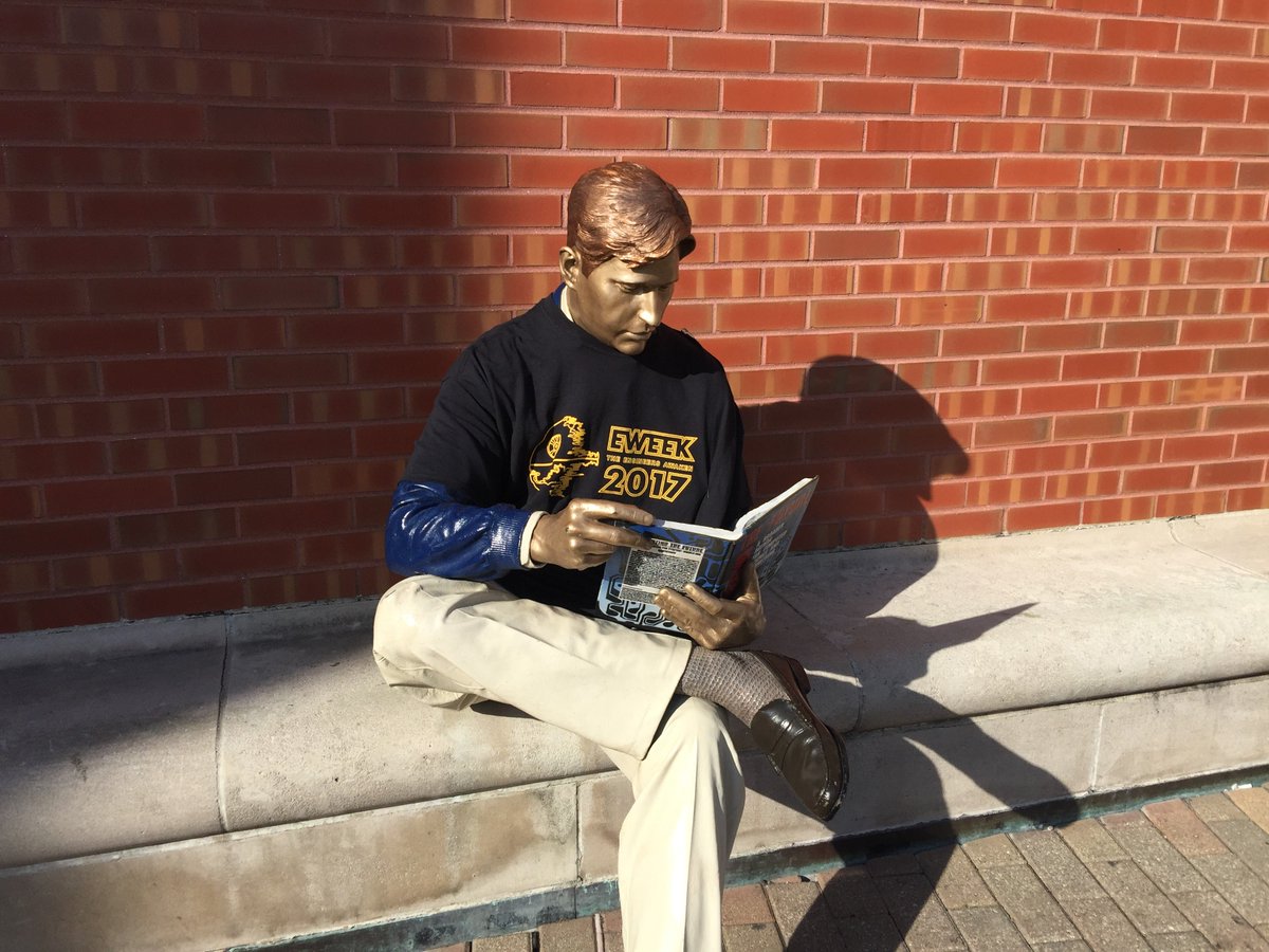 EweekUIUC's tweet photo. Grainger Bob's ready for E-Week!  Don't forget to stop by the EC Office (EH 103C) to pick-up an E-Week shirt! https://t.co/HAOq2Ywx9W