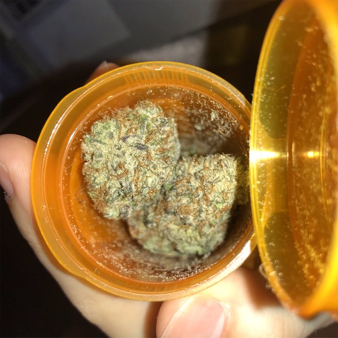 One of my favorite pictures I've taken of weed recently 😚💨 https://t.co/NlRb7lXcUe