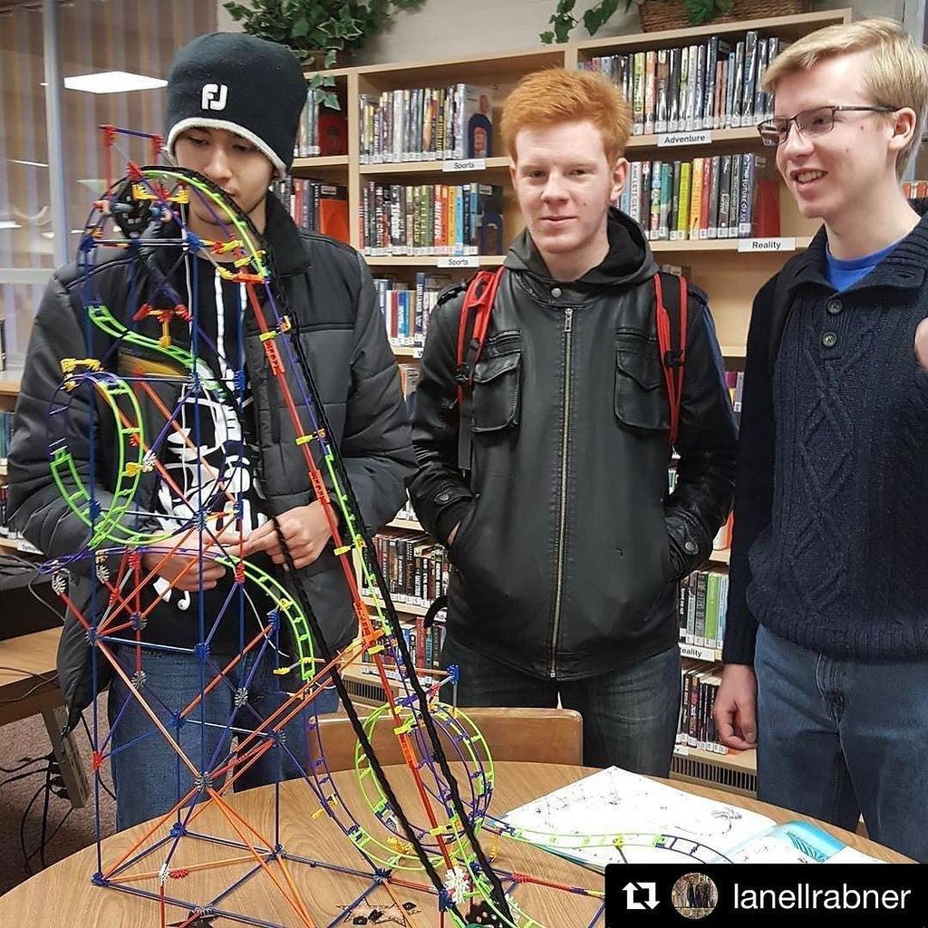 SHS_RedDevils's tweet photo. Constructing in the SHS Library. #SHS_Library #shs_reddevils https://t.co/K8pe0k9LeX https://t.co/rSAKcgQU5h