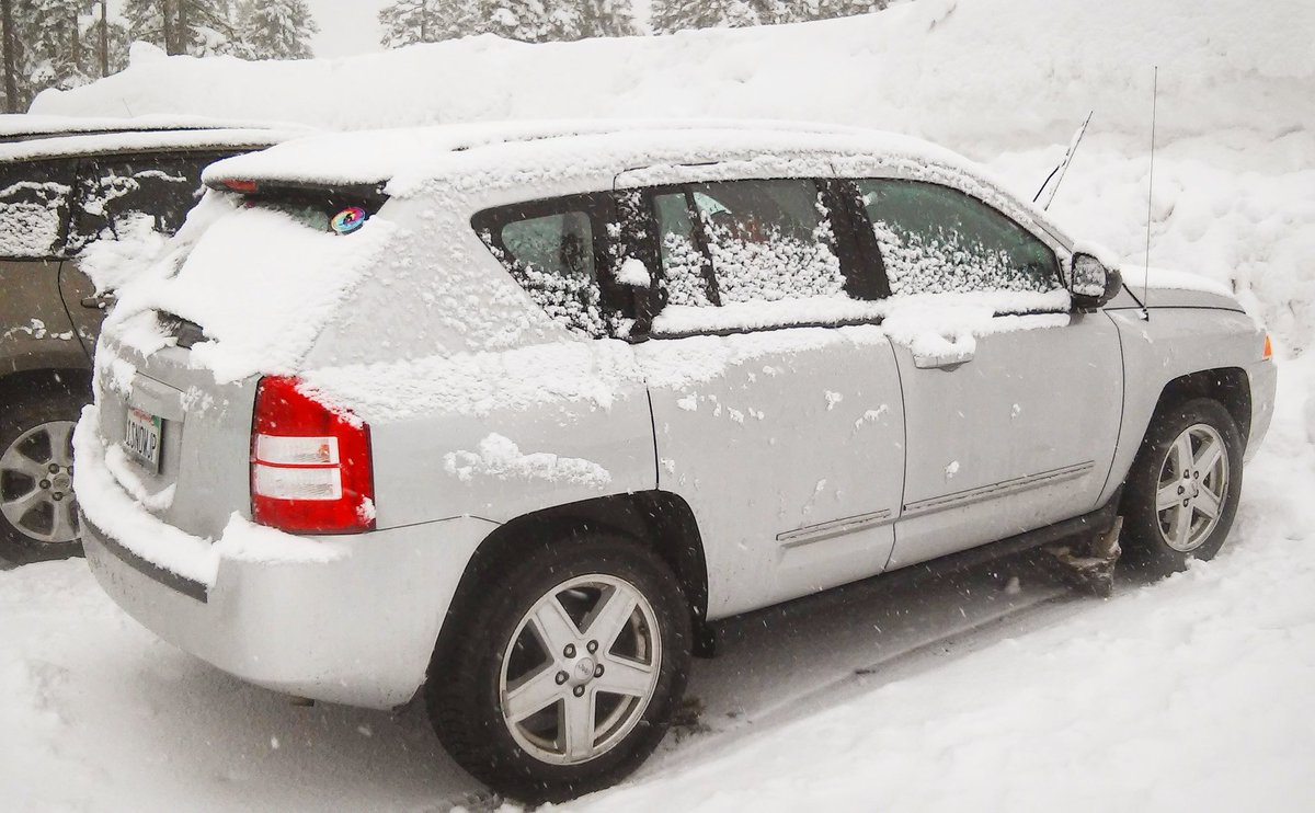 run4snow's tweet photo. Perfect Sight ❄ #perfectsight #Jeep #JeepLife #snow #Snowing #snowboarder #snowboarding #snowdays #snowfordays #boarding #livetoboard #Cali https://t.co/DSo5EZkdpu