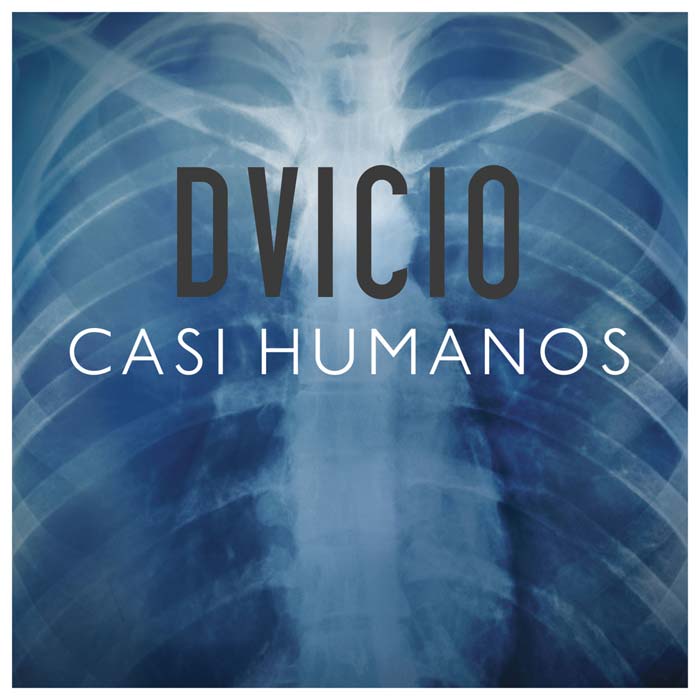 CADENA100's tweet photo. Lo nuevo de @dvicioficial es 'Casi humanos', ¡puedes escucharlo aquí! https://t.co/VIHp69aqjf #LunesConJaviYMar https://t.co/bPDUhMvJVg