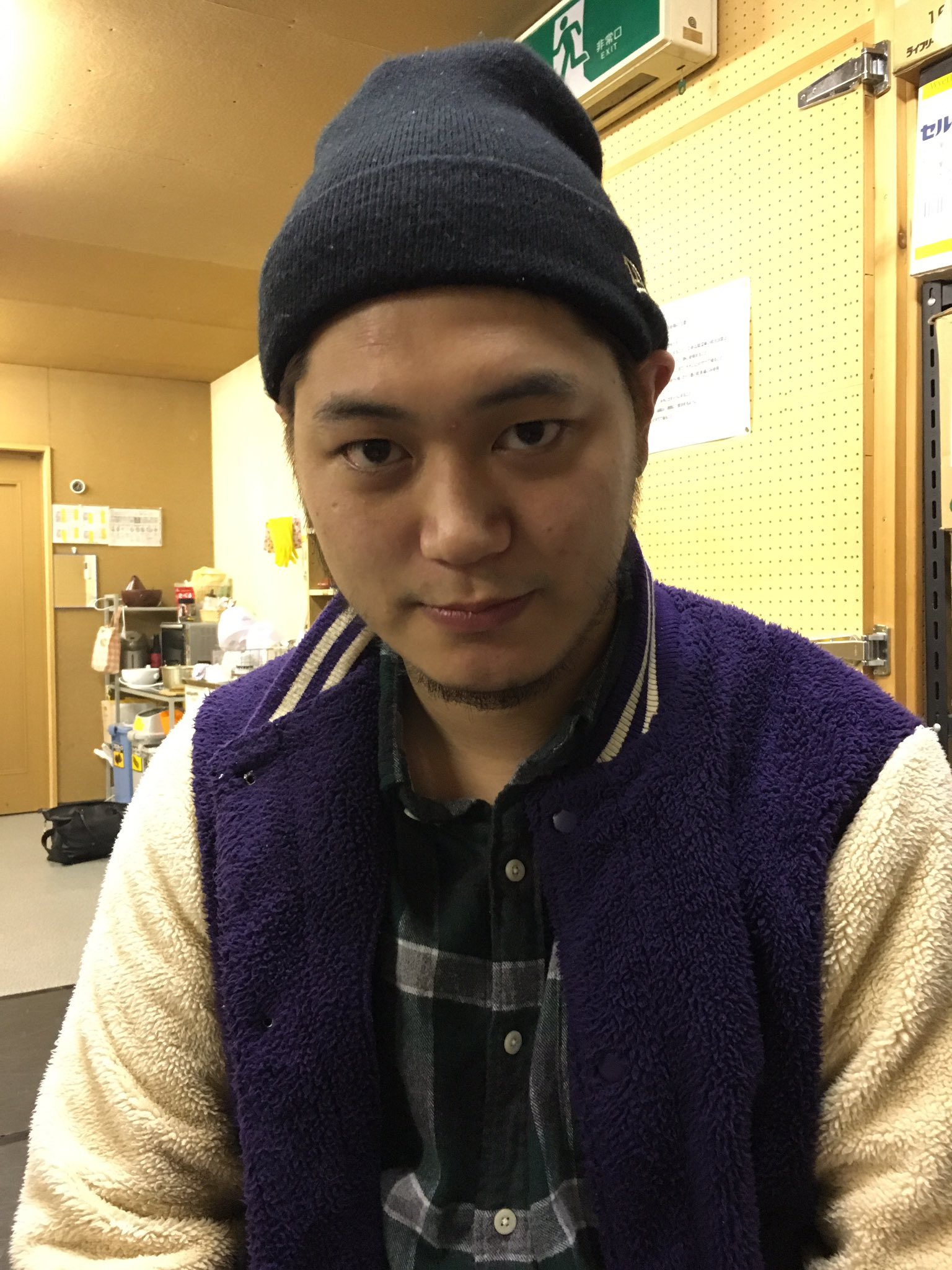تويتر Paingsoe パインソー على تويتر 現在と免許証 Laundryroom No 5では パンサーという役だったこの男 免許証の前髪どうしたんだよ ボッサボサだぞ 痩せれば実はイケメン ガツン系役者 赤谷翔次郎は しっかりとしたヘアセットで舞台に現れ