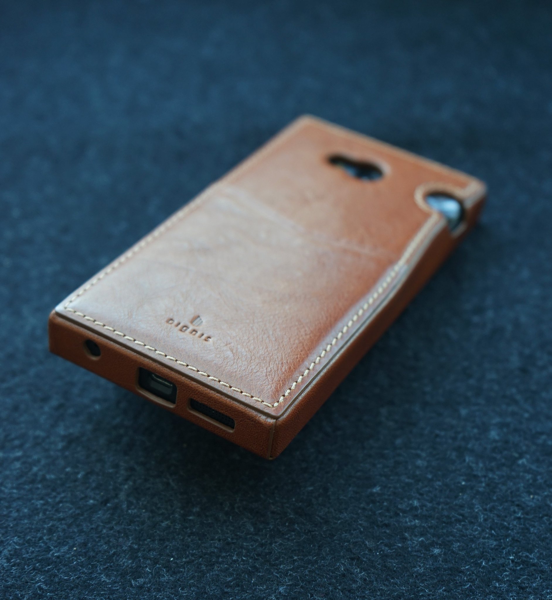 Dignis Dignis Patina Case For Granbeat Dp Cmx1 ボリュームノーブ周りの曲線を生かしたデザインになってます 色はブラウンをメインとして別色も発売予定です