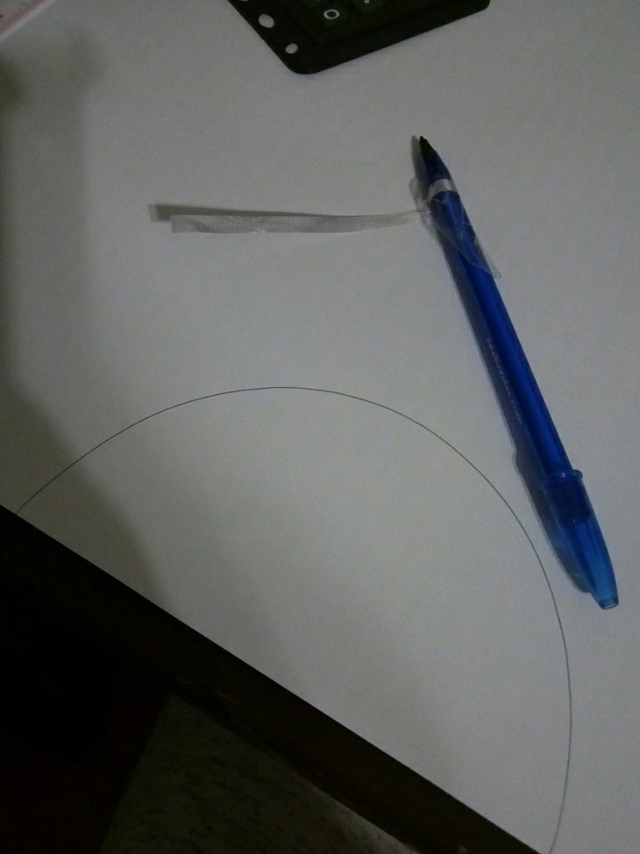 moraa92's tweet image. Necesitaba hacer un medio círculo de r=9 cm y, pues, a falta de compás:

#TrustMeImAnEngineer