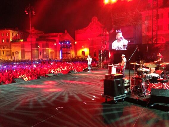 Aragni's tweet photo. Fedez sul palco di Piazza del Popolo!!! https://t.co/C8kPAxdfTG