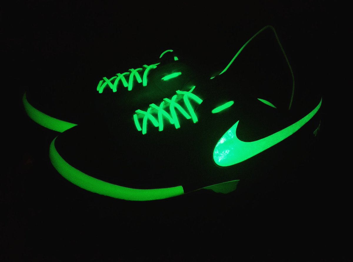 streetkings_usa's tweet photo. Don't be afraid of the dark #nikesccrx #nikefc #tiempox #streetsoccer #streetfootball #futsal #sr4ulaces #glowinthedark #soccer https://t.co/sPPReOshx7