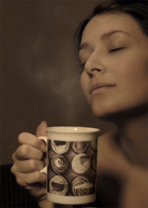 poppyscupcakes's tweet image. Wake up and smell the cupcakes... Clever mock up by @_Craft__ 💕