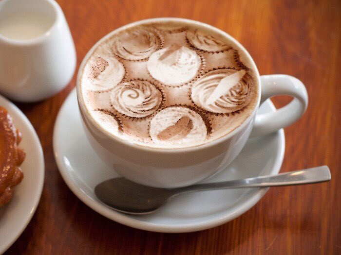 poppyscupcakes's tweet image. A clever Barista, or a clever mock up by @_Craft__ 💕
