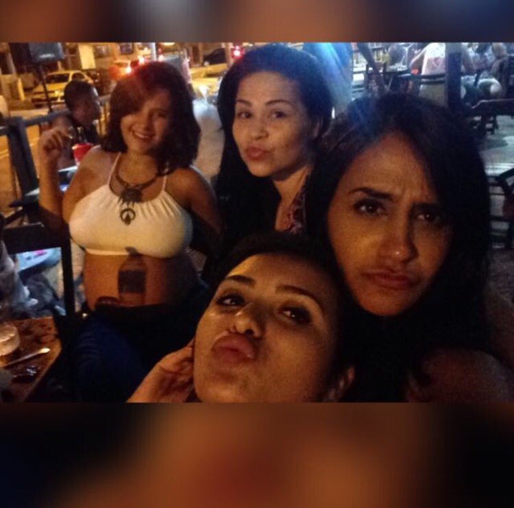 thayssa_schunk's tweet photo. O quarteto que vocรช mais respeita๐๐ฝ๐ถ #poscha #tevevaiquecola #amodms https://t.co/b9w9mYWMJM