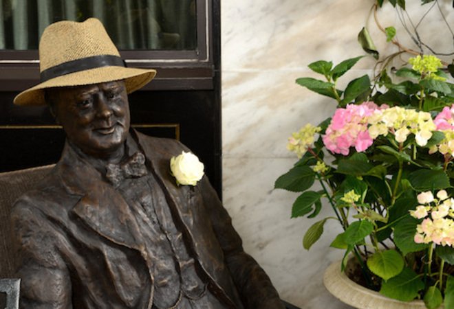 aceperkinsmag's tweet photo. London's #HyattRegency #hotel pays tribute to one of Britain’s political heroes, #WinstonChurchill after remodelling to #THeChurchill. https://t.co/3B1gJlluKr