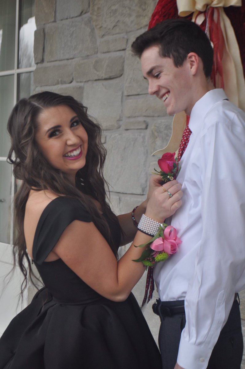 AlyssaGus32's tweet photo. 💕Sweethearts 2017💕 https://t.co/7OVaxJRWLs