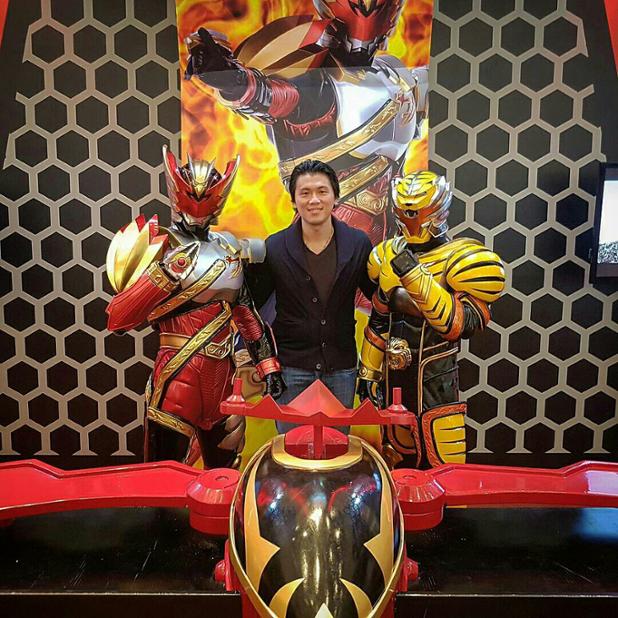 Kak <a href="/reinobarack/">Reino B.</a> dengan Bima-X dan Torga di <a href="/smartkidsasiaid/">smartkidsindo</a> kemarin nih, Heroes! Mau foto bareng sama mereka juga?