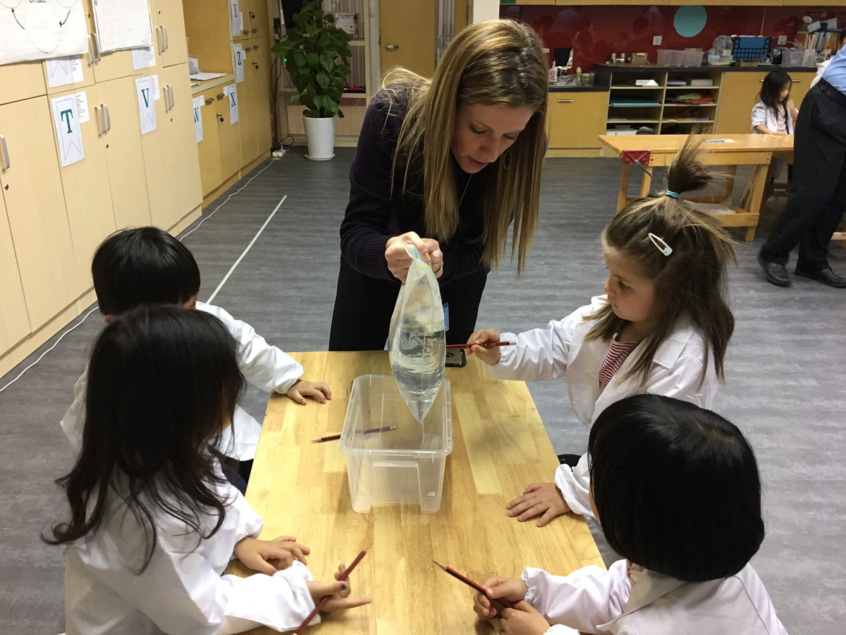 ConcordiaSH's tweet photo. #ESBookWeek day1: #exploring #investigating in Concordia's maker spaces, be inspired in this week-long event @dgrice @ddgerdes https://t.co/Yb8ZuLgFXi