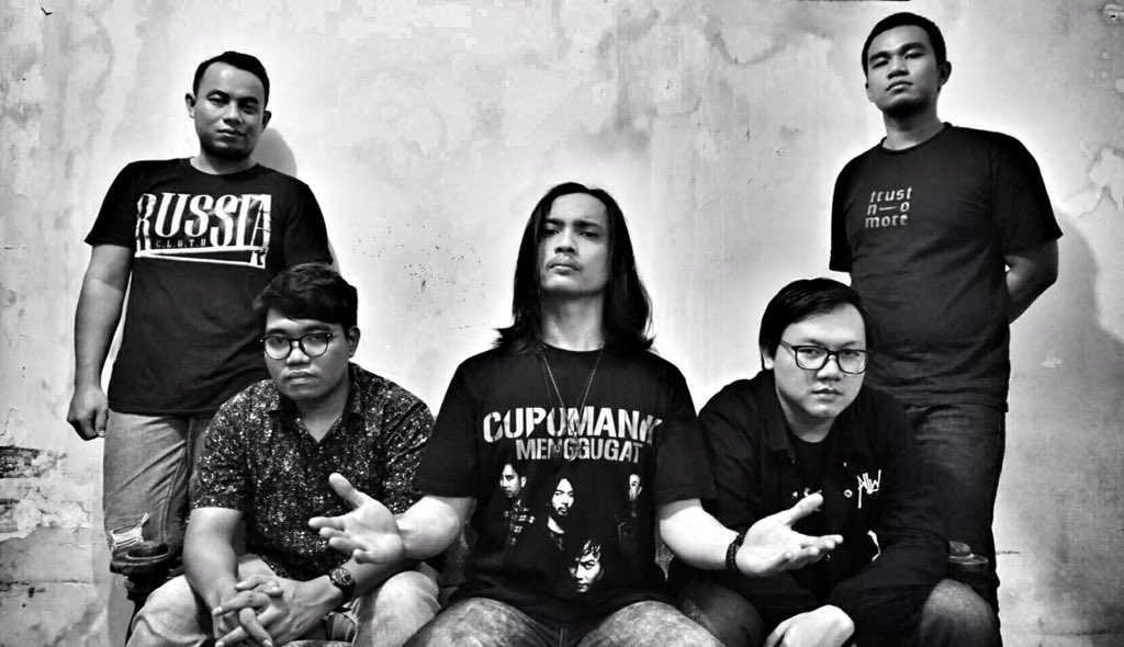 POLICE MILITIA tweet media