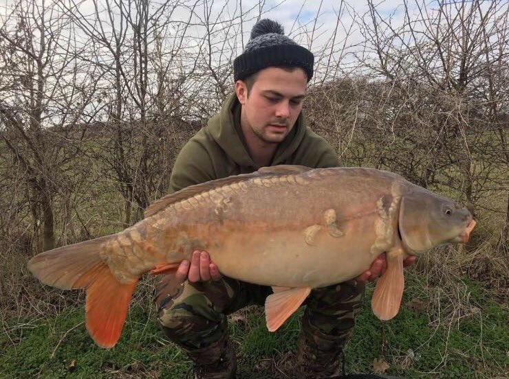 EarlsHallFish's tweet photo. The Top Lake has been producing some stunning fish this weekend,  looks like they will continue to feed now. @CW_Baits V12 @KordaOfficial https://t.co/Iy97pFqB2t