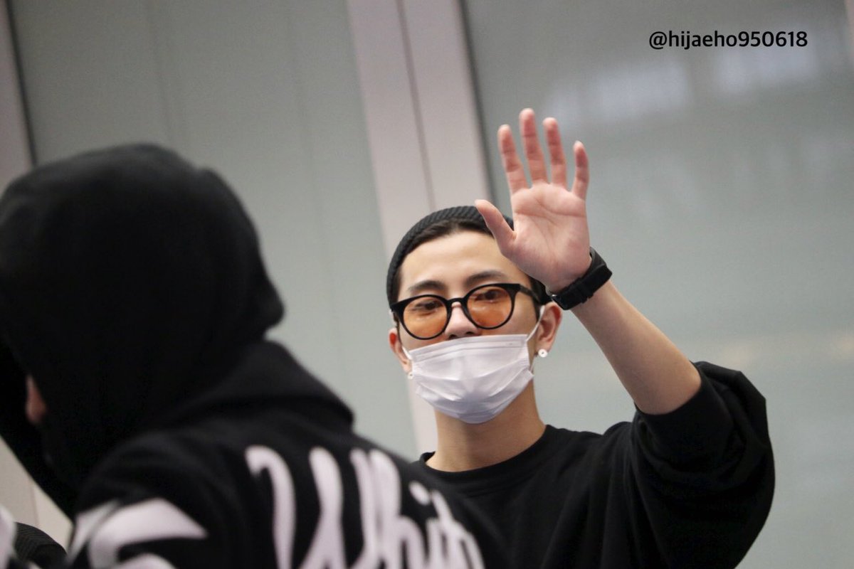 hijaeho950618's tweet photo. 170220 하네다공항 출국
#이건 #LEEGEON #MADTOWN #매드타운 https://t.co/ElFJSLE2Ur