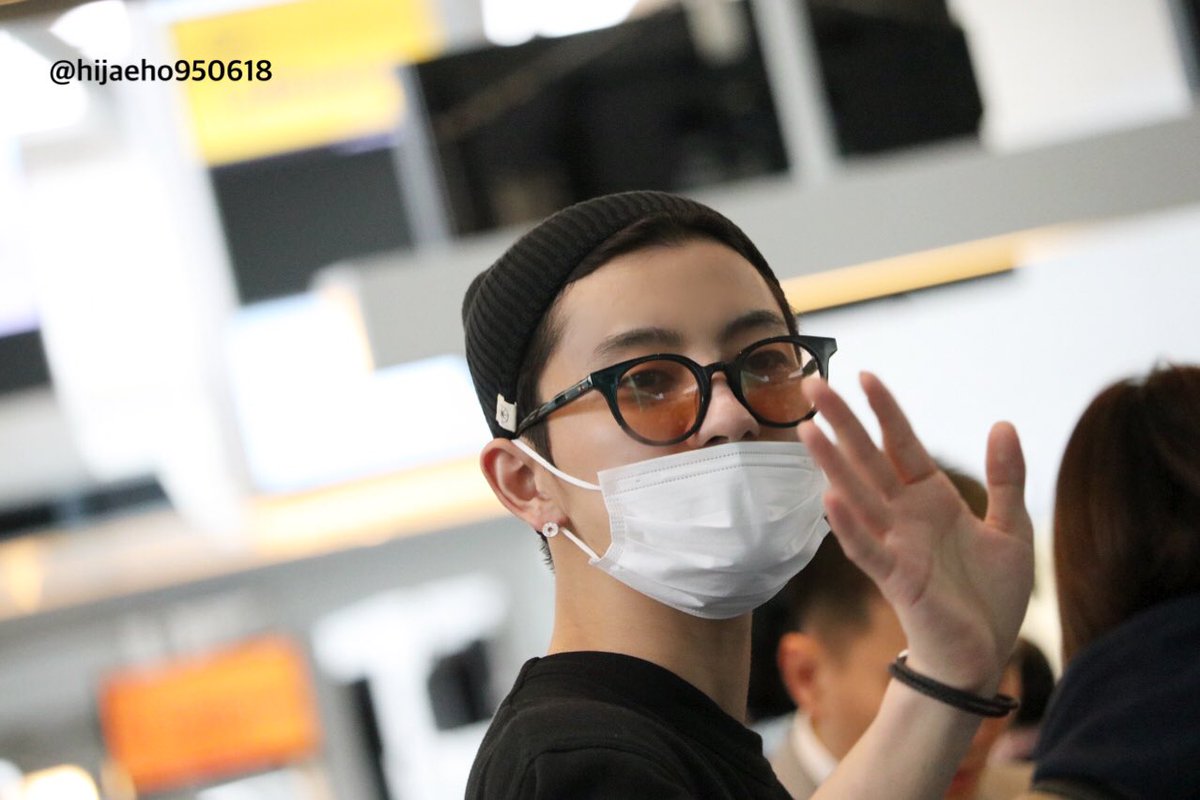 hijaeho950618's tweet photo. 170220 하네다공항 출국
#이건 #LEEGEON #MADTOWN #매드타운 https://t.co/ElFJSLE2Ur