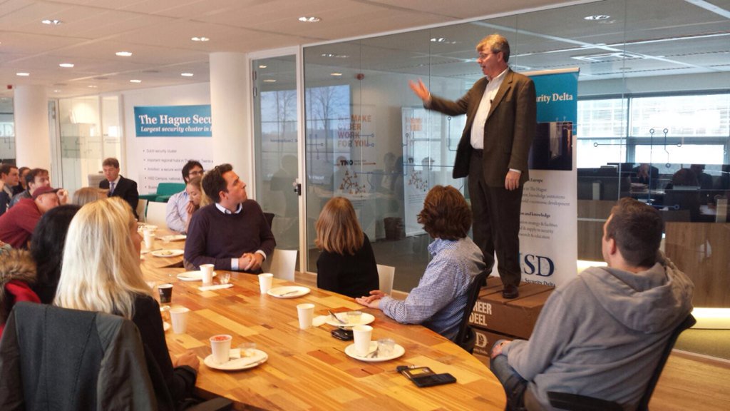 HSD_NL's tweet image. 3rd US company @cmdsp from #softlandingprogramme pitches at #HSDCampus: credentialed mobile device security profess.