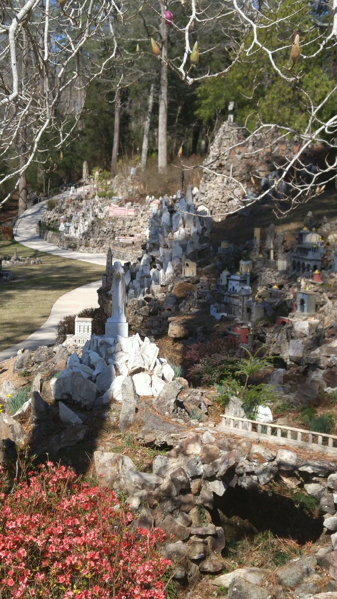 SeyramSelase's tweet photo. Alabama has so many unique places! Ave Maria Grotto was especially interesting! #Explore #LiveYourLife #TimeWithBae 😊 https://t.co/DRefn9sURO