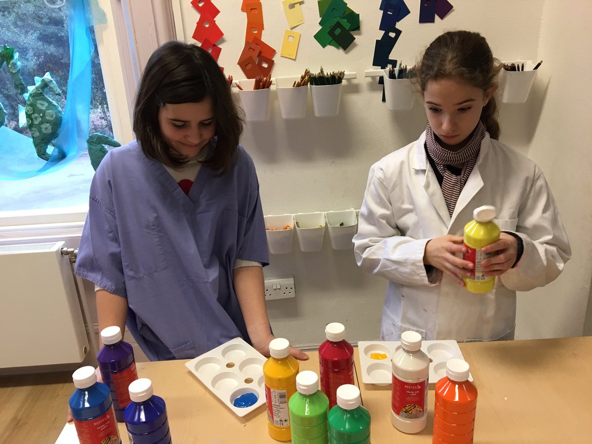 art4creativity1's tweet photo. Colour mixing to create individual palettes. Complimentary colours add to the striking images! #art4creativity #creativelearning https://t.co/lyoMFX1tMg