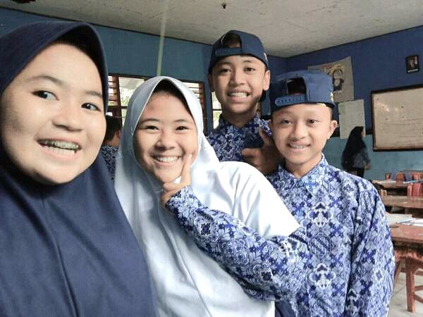 HelenSevgrils's tweet photo. Kangen sekolah😩😭 https://t.co/zenDUVGlgG