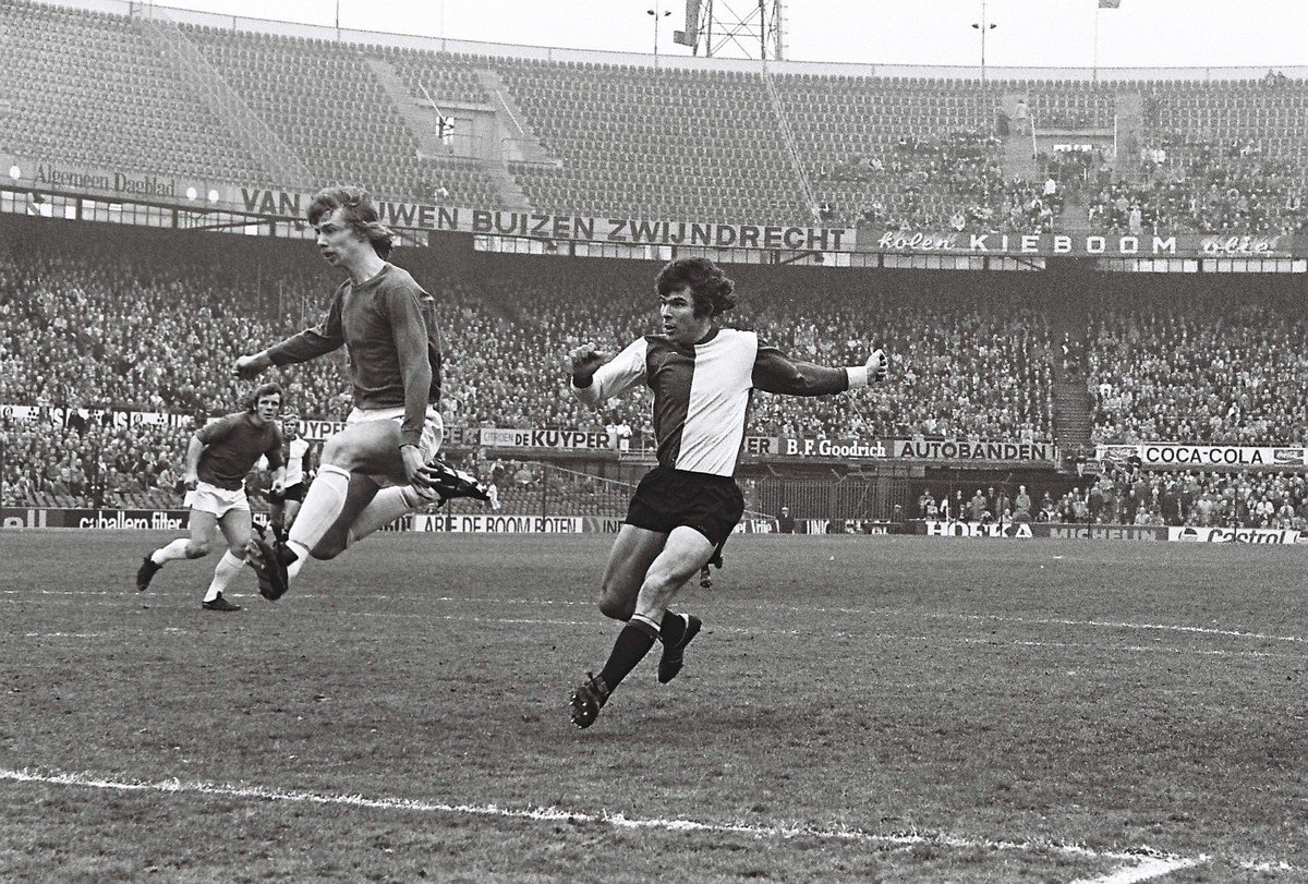 Oer-Feyenoorder Willem van Hanegem is vandaag 73 jaar geworden. Willem, van harte gefeliciteerd met je verjaardag! defeijenoorder.nl/2017/02/20/oer…