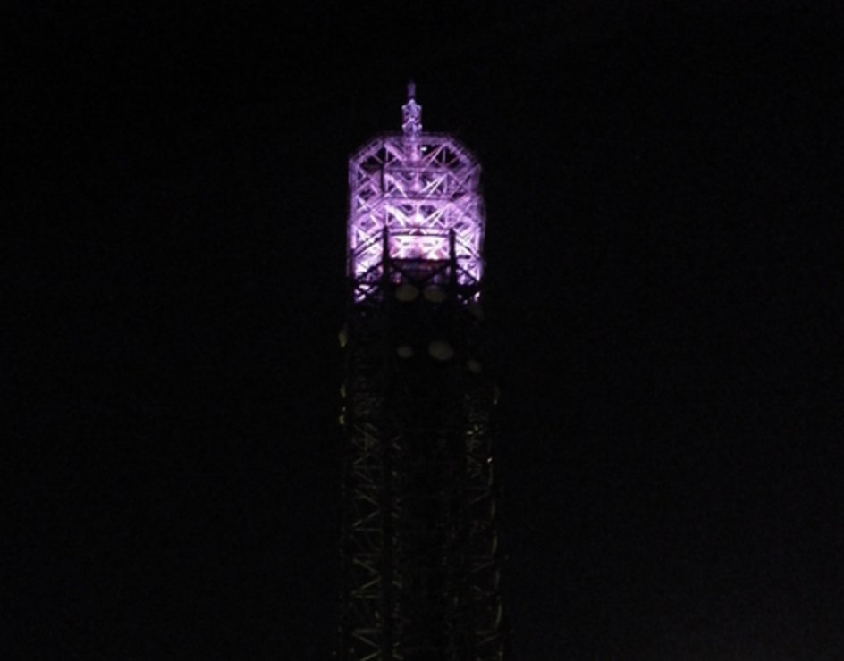 すぎ 西東京ではお馴染みの田無タワーことスカイタワー西東京 夜にはライトアップされているのですが 実はその色で翌日午前中の天気予報を表しているそうです 自分は最近知りました 紫 晴れ 緑 曇り 青 雨