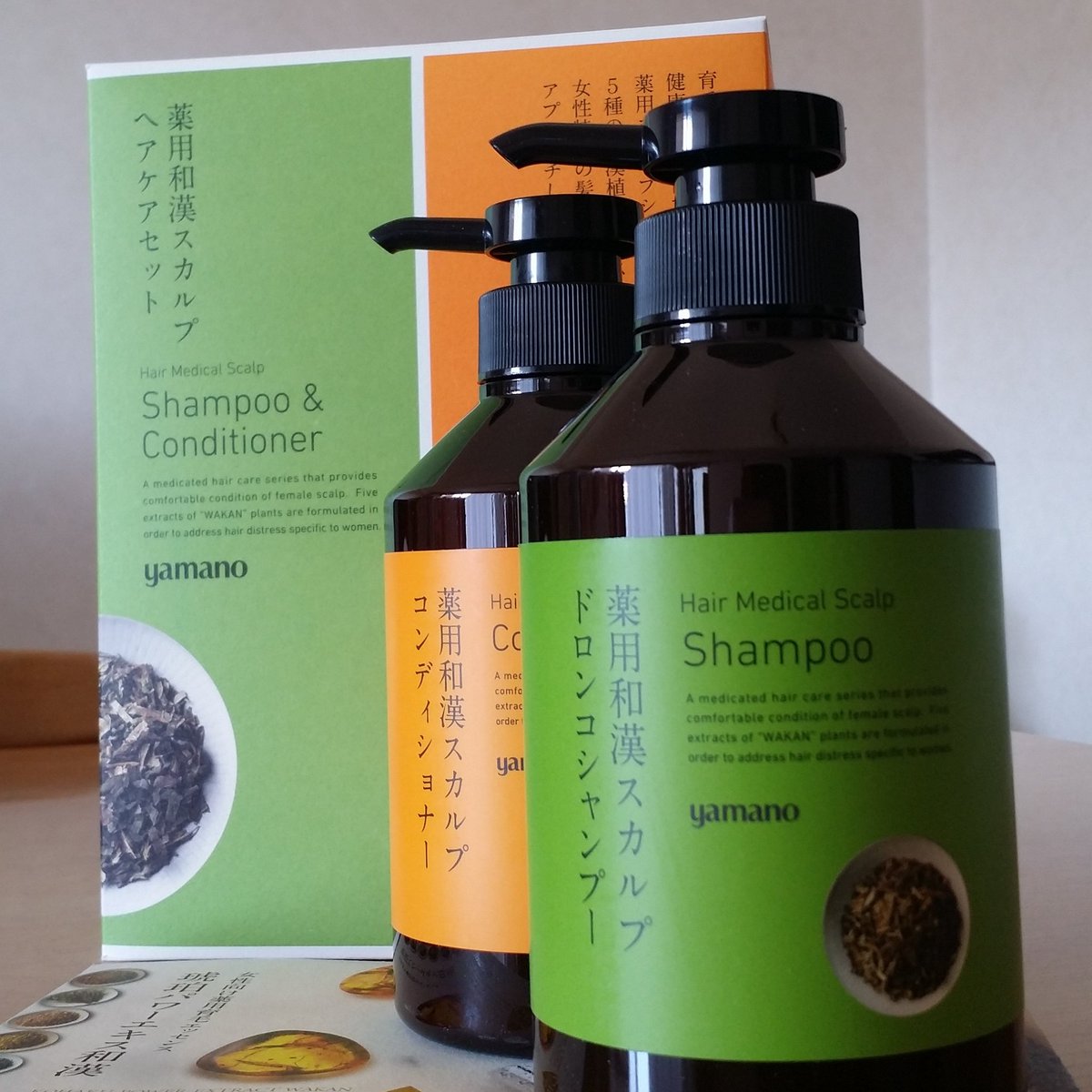 暁子 No Twitter さわやかな柑橘系の香り 無色透明のシャンプーは泡立ちもふわふわ コンディショナーはサラサラのテクスチャー 頭皮さっぱり 髪の毛しっとり 使い心地いいです ノンシリコン ドロンコシャンプー 薬用和漢スカルプ ヘアケアセット 第2広報室