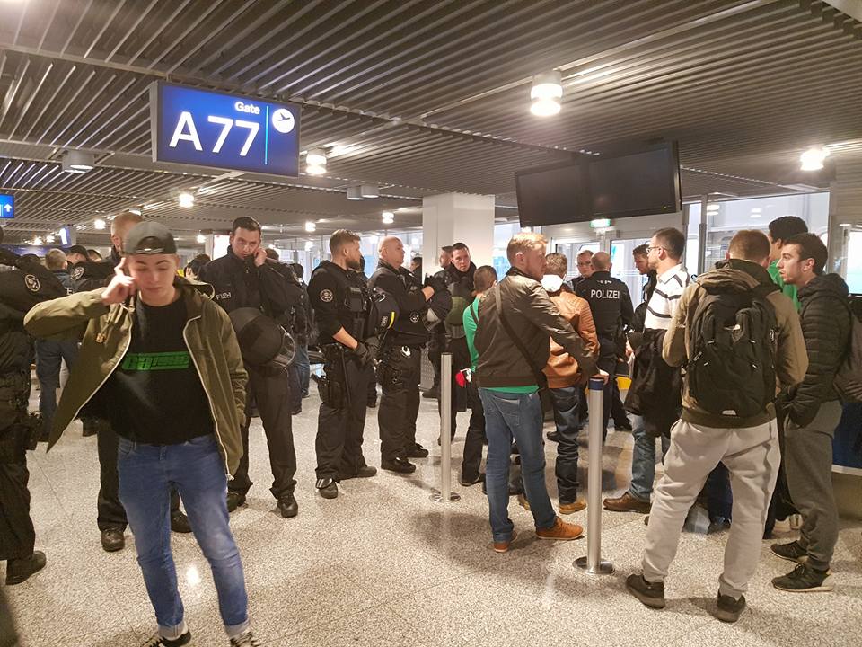 RadioScoopInfos's tweet photo. Bloqués à #Dusseldorf pour un chant, des supporters des #Verts demandent réparation https://t.co/ybWZfBTAGG #MUFCASSE #ASSE #SaintEtienne https://t.co/GYbIrRaFxA